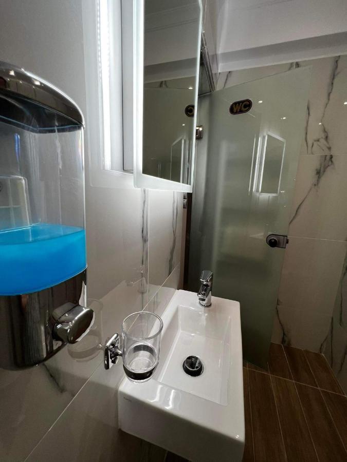Atlantis Apartments Artémida Eksteriør bilde