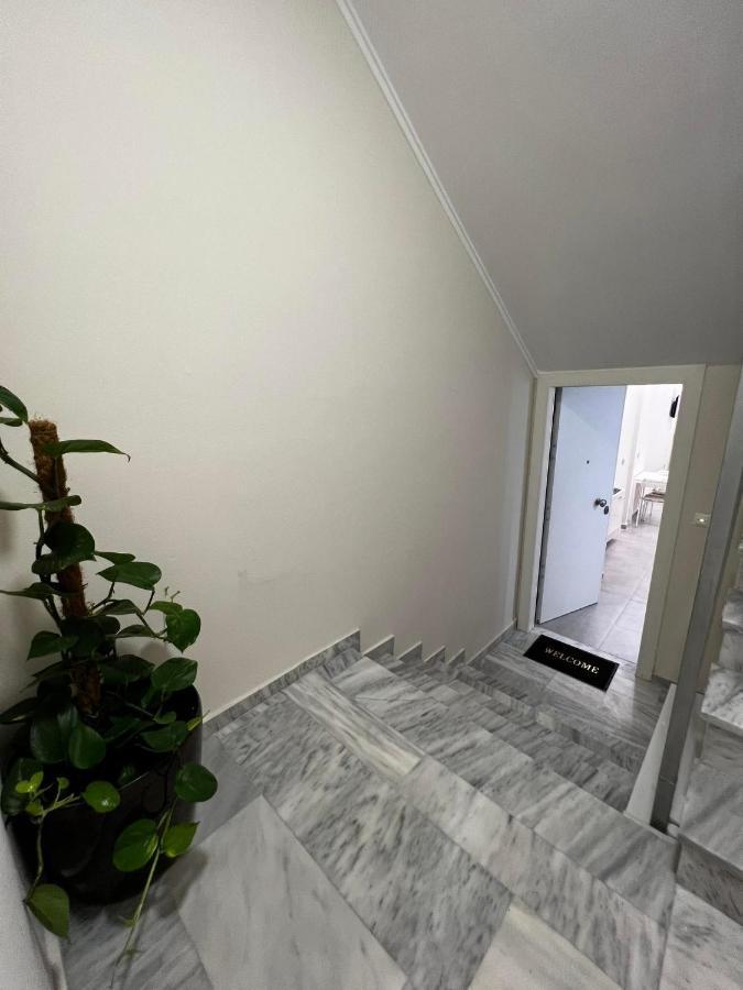 Atlantis Apartments Artémida Eksteriør bilde